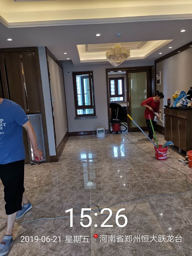 默默劳作的洛阳保洁阿姨平凡普通的一天